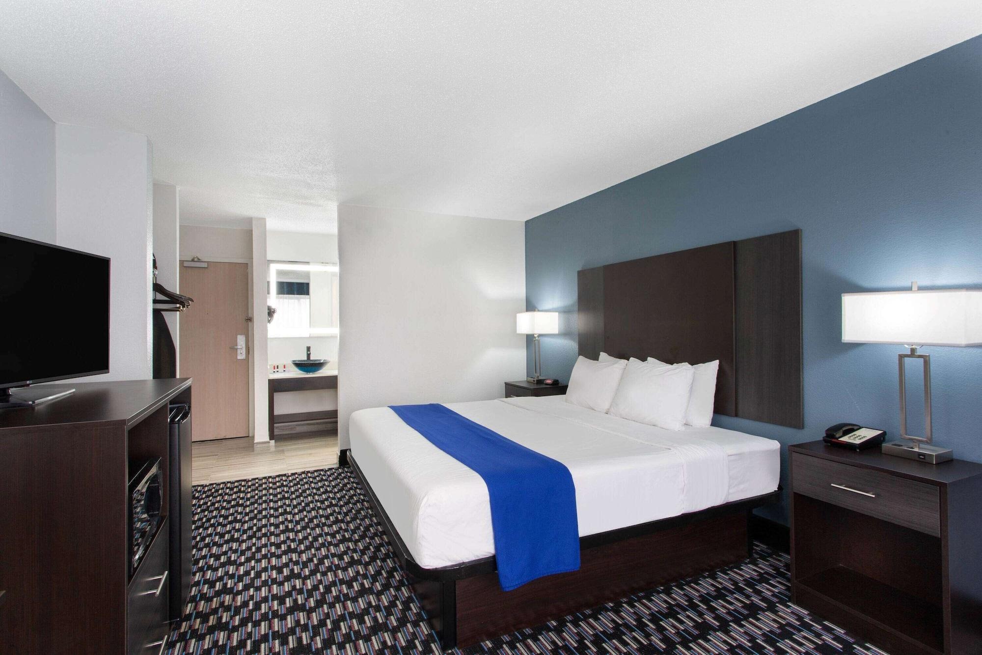 Baymont By Wyndham Charlotte University Zewnętrze zdjęcie